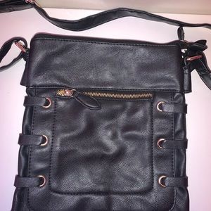 7 compartments and adjustable strap.